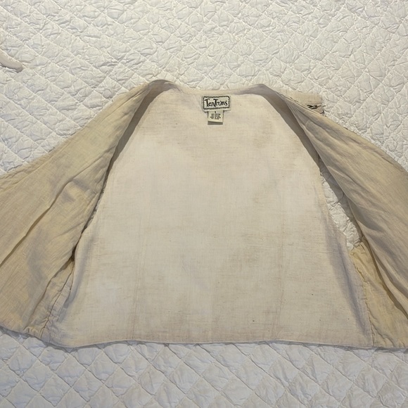 Vest - Picture 7 of 10